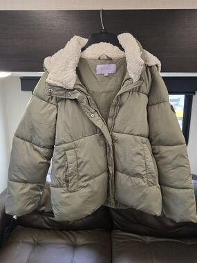 Madden Girl Olive Green Puffer Jacket with Cream Sherpa Trim, M